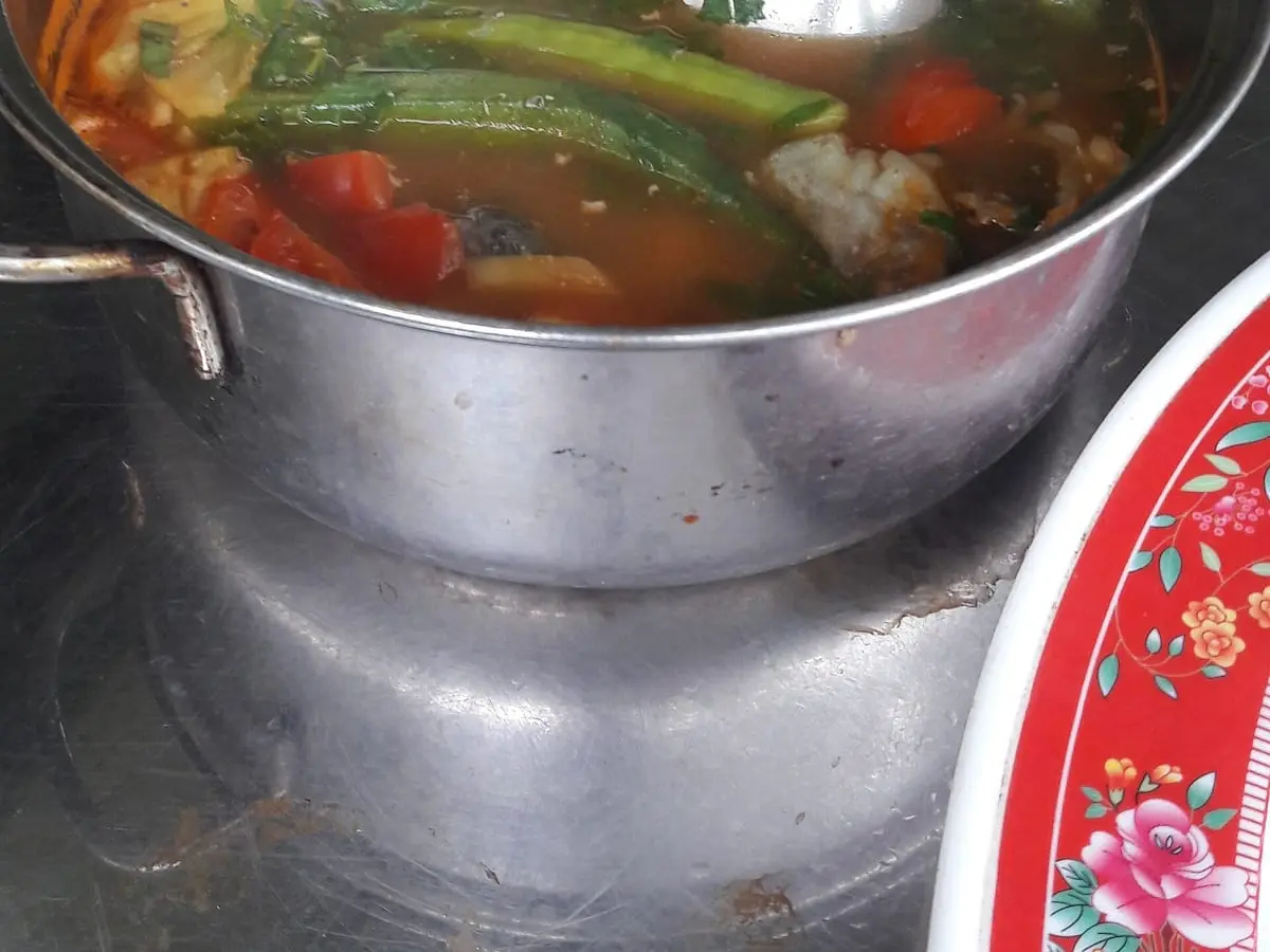 Суп из нитёпера с ананасом и помидорами — Phố Cuốn
