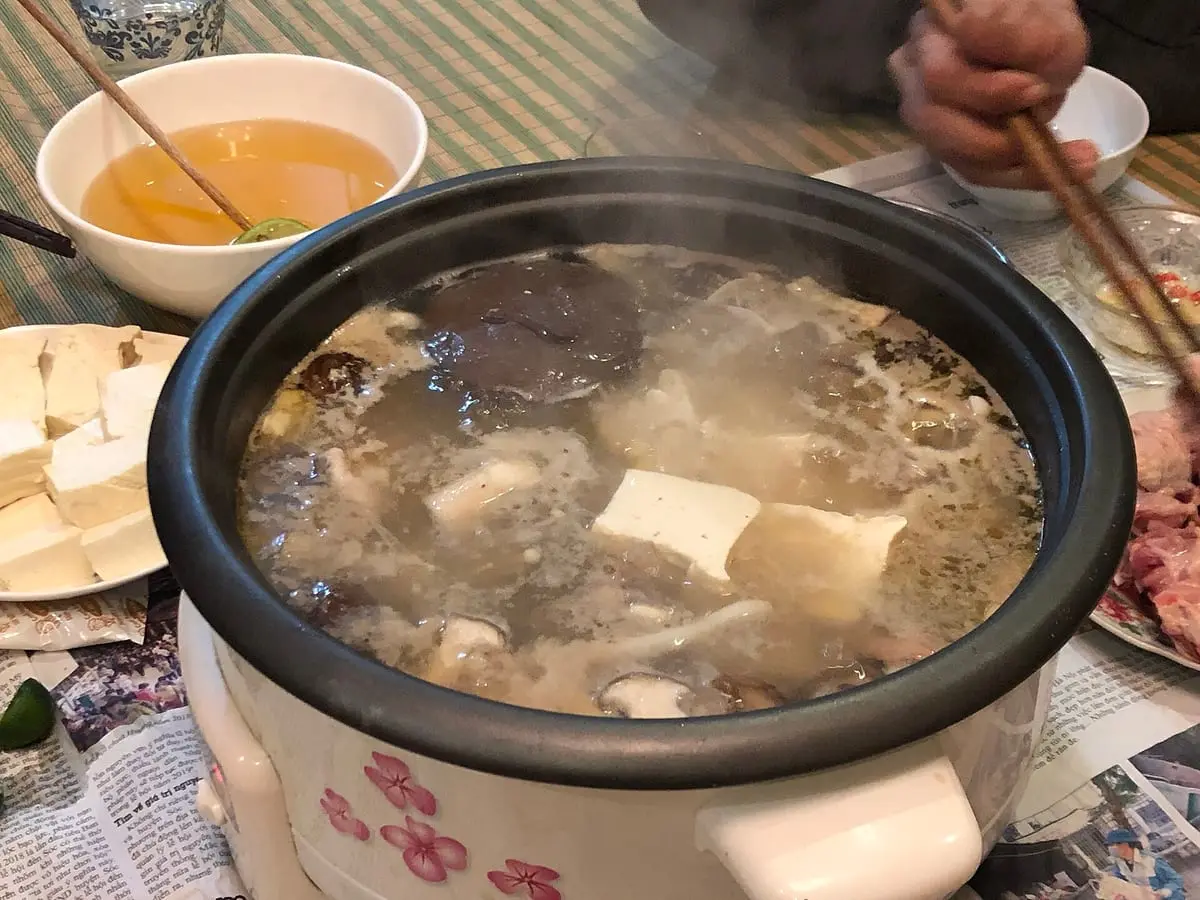 Куриный хот-пот с листьями ла э — Phố Cuốn