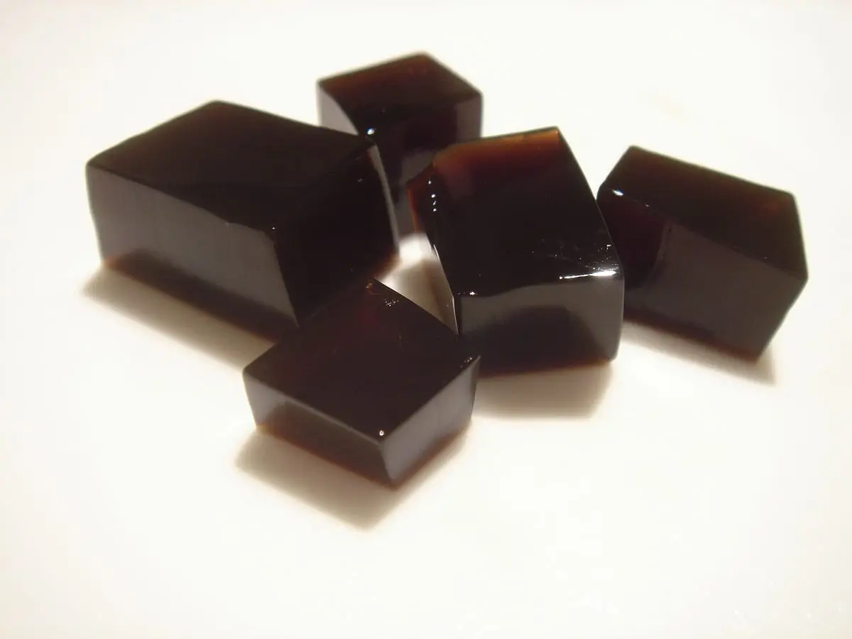 Травяное желе с коричневым сахаром и кокосовым молоком — Phố Cuốn