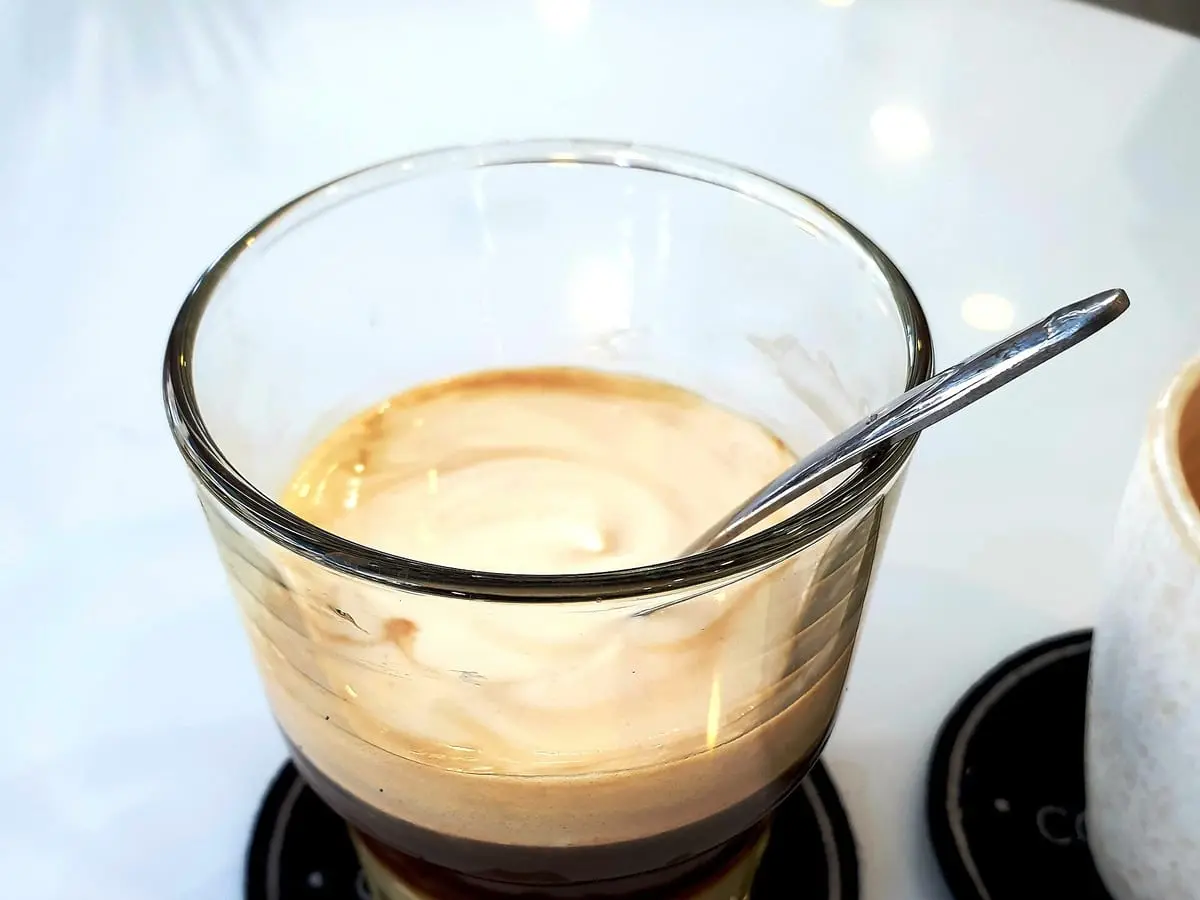 Cà Phê Muối — Phố Cuốn
