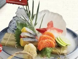 3 вида сашими — Hura Izakaya