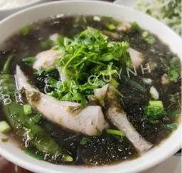 Серебристый мерланг с супом из водорослей — Hura Izakaya